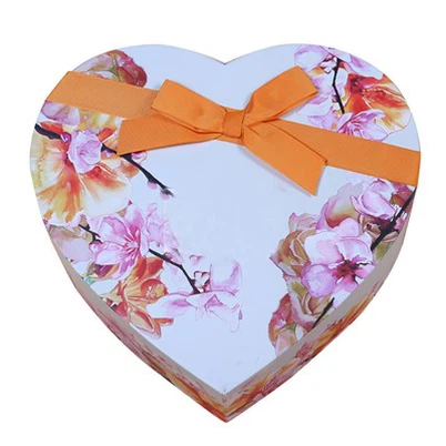 Kutija srca puna ruža