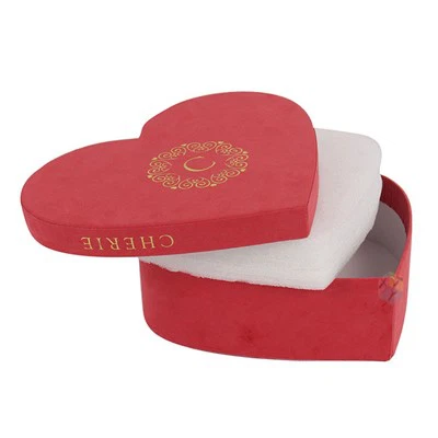 Velika poklon kutija u obliku srca